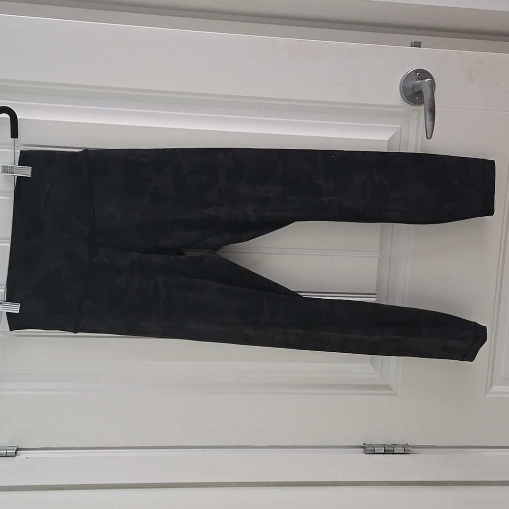 Lululemon Womens Wunder Under Black Camouflage  Leggings 25"